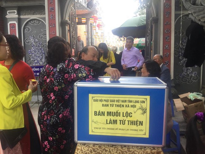 lễ chùa cầu may - ảnh 2