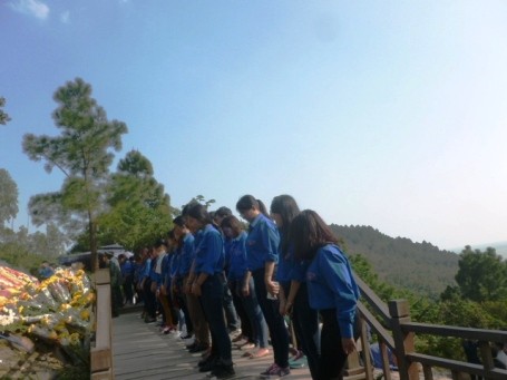 Dòng người viếng mộ Đại tướng Võ Nguyên Giáp đầu năm - ảnh 1