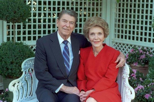 Hillary Clinton nguy cơ mất cử tri vì ca ngợi quá đà bà Reagan - ảnh 1