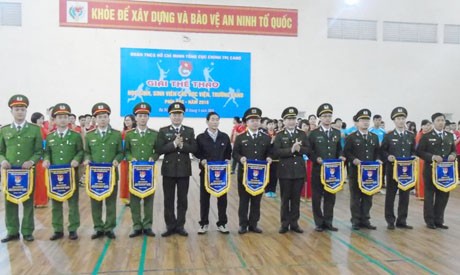 Học sinh, sinh viên ngành công an tranh tài thể thao - ảnh 1