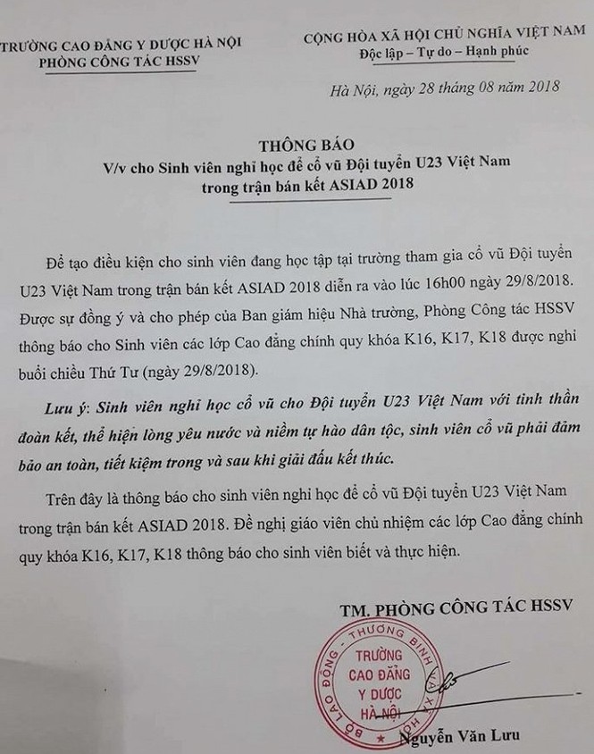 Trường ở Hà Nội cho SV nghỉ học cổ vũ Olympic Việt Nam đá bán kết - ảnh 1