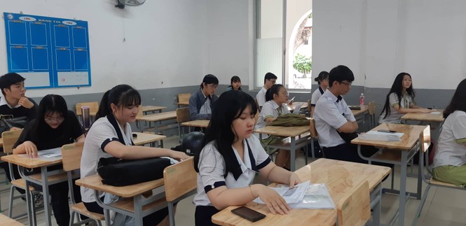 Thí sinh hào hứng làm thủ tục nhập thi THPT quốc gia 2019 - ảnh 14