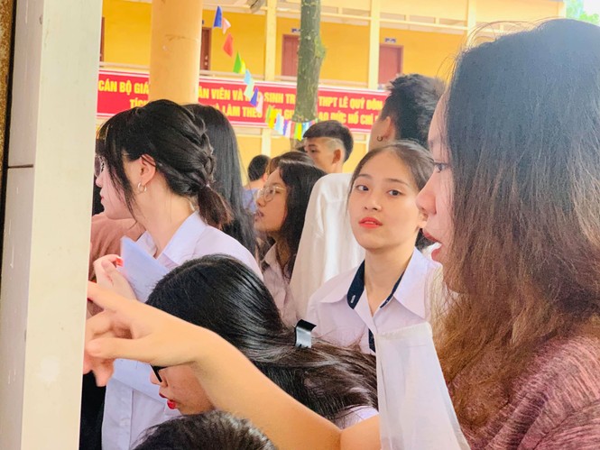 Thí sinh hào hứng làm thủ tục nhập thi THPT quốc gia 2019 - ảnh 19