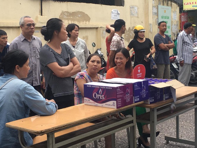 Thí sinh hào hứng làm thủ tục nhập thi THPT quốc gia 2019 - ảnh 6