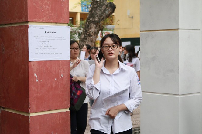 Thí sinh hào hứng làm thủ tục nhập thi THPT quốc gia 2019 - ảnh 27