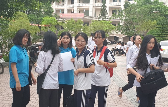 Thí sinh hào hứng làm thủ tục nhập thi THPT quốc gia 2019 - ảnh 28
