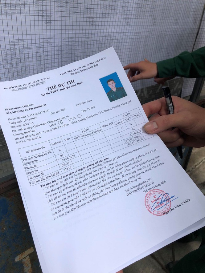 Thí sinh hào hứng làm thủ tục nhập thi THPT quốc gia 2019 - ảnh 31