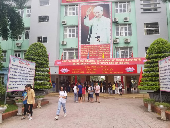 Thí sinh hào hứng làm thủ tục nhập thi THPT quốc gia 2019 - ảnh 26