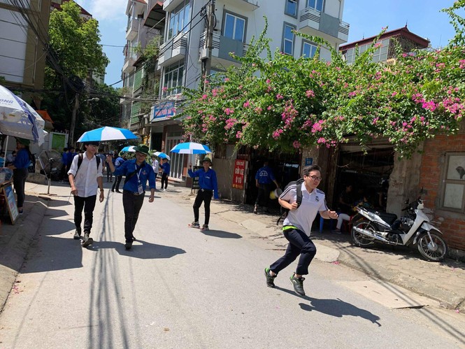 Đề Ngoại ngữ dễ thở, nhiều thí sinh thở phào tự tin đạt 8 điểm - ảnh 16
