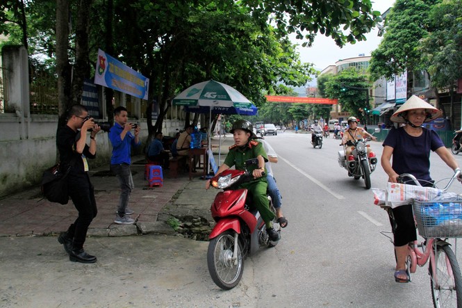Đề Ngoại ngữ dễ thở, nhiều thí sinh thở phào tự tin đạt 8 điểm - ảnh 39