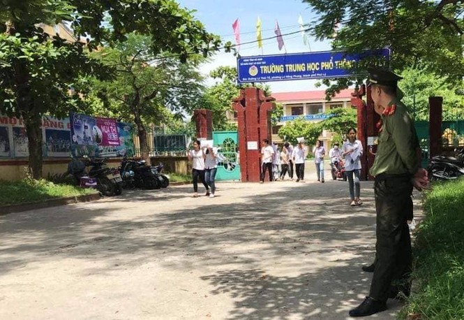 Đề Ngoại ngữ dễ thở, nhiều thí sinh thở phào tự tin đạt 8 điểm - ảnh 4