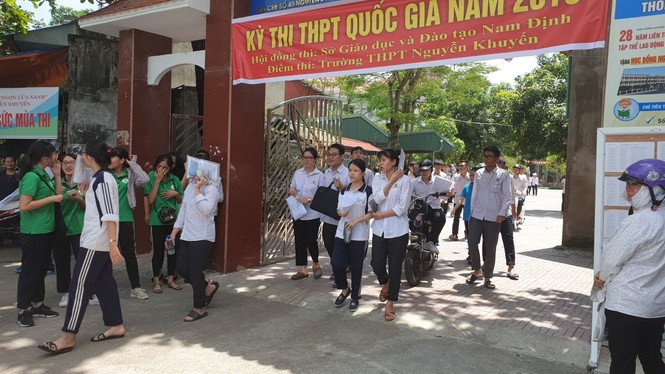 Đề Ngoại ngữ dễ thở, nhiều thí sinh thở phào tự tin đạt 8 điểm - ảnh 20