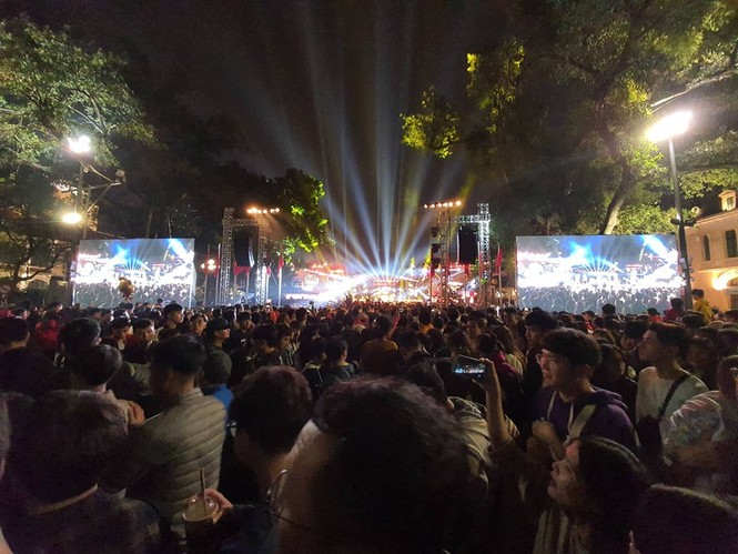 Pháo hoa rực sáng đón năm mới 2020 - ảnh 44