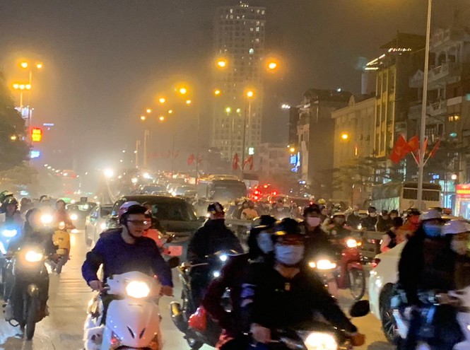 Pháo hoa rực sáng đón năm mới 2020 - ảnh 54