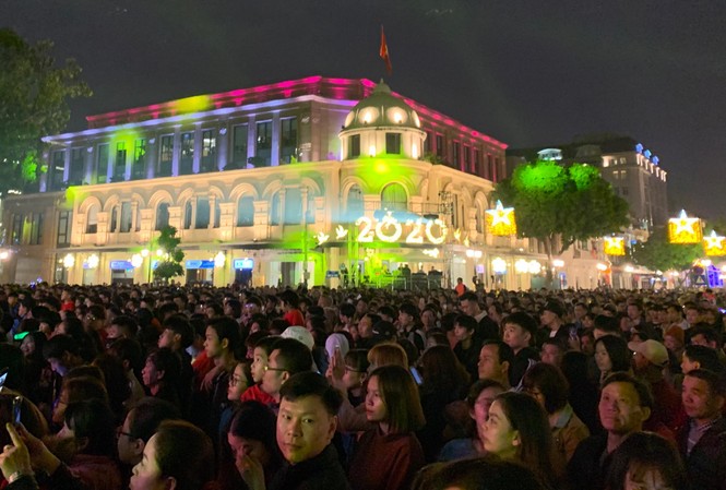 Pháo hoa rực sáng đón năm mới 2020 - ảnh 52