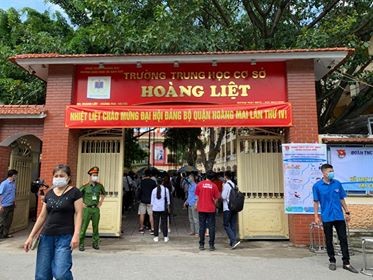 Gần 900.000 sỹ tử khẩu trang kín bưng làm thủ tục thi tốt nghiệp THPT - ảnh 54