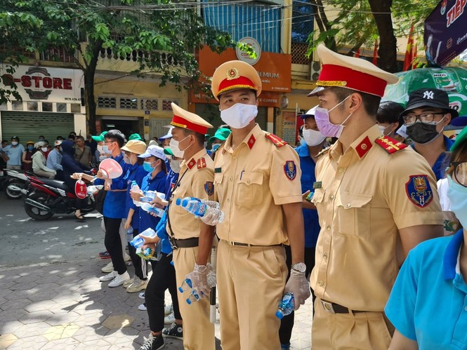 Gần 900.000 sỹ tử chính thức vượt vũ môn: Cập nhật giải đề môn Ngữ Văn THPT - ảnh 16