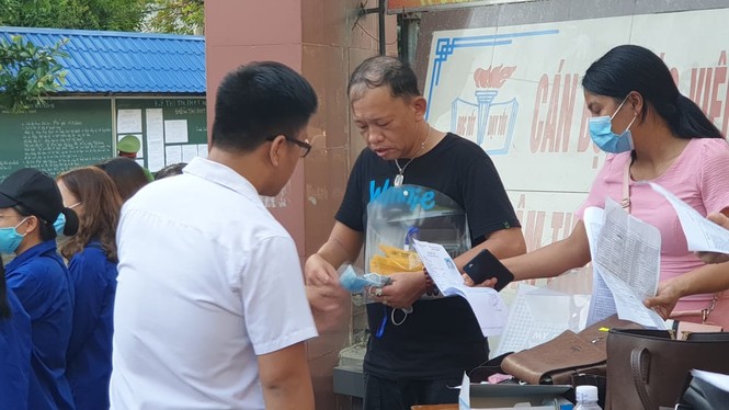 Gần 900.000 sỹ tử chính thức vượt vũ môn: Cập nhật giải đề môn Ngữ Văn THPT - ảnh 64