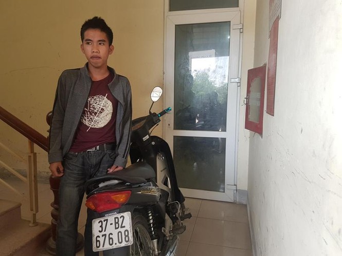 Triệu tập nhóm thanh niên chặn xe ô tô nhường đường cho xe dâu - ảnh 1