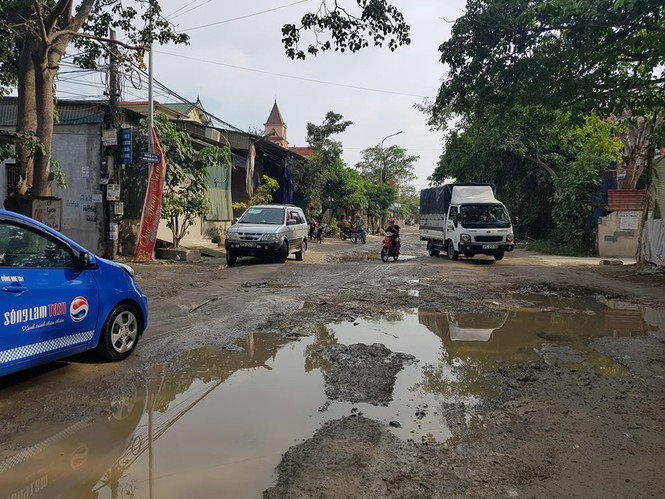 Hơn 30m3 đất đá, phế liệu “chặn” phương tiện ở cửa ngõ thành phố Vinh - ảnh 3