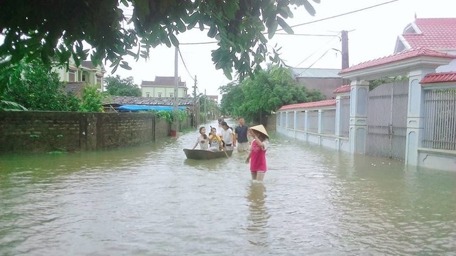 nguy cơ lũ lớn, chính quyền cưỡng chế di dời người dân ra khỏi vùng nguy hiểm - ảnh 9