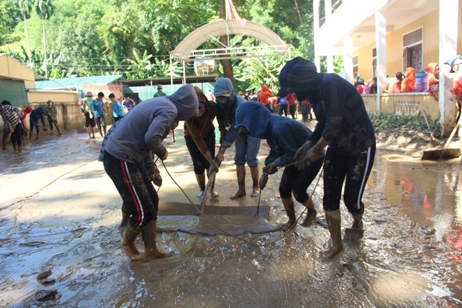 Giáo viên, học sinh vùng cao
