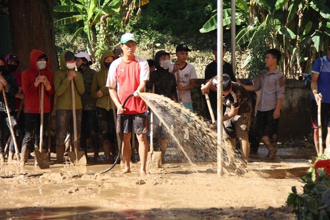 Giáo viên, học sinh vùng cao
