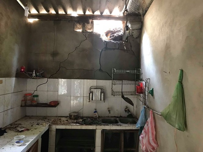 Hãi hùng cảnh đất đá sạt lở đè sập tường, vùi lấp nhà ở Nghệ An - ảnh 6