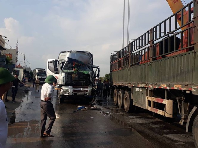 Tai nạn liên hoàn khiến quốc lộ 1A ách tắc cục bộ - ảnh 1