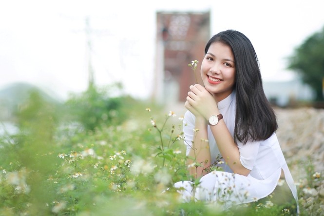 Ngắm vẻ đẹp rạng ngời Á khôi sinh viên Nghệ An 2018 giữa cánh đồng lau - ảnh 3