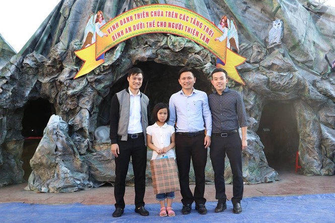 Tỉnh đoàn Nghệ An tặng quà các em nhỏ Giáo họ có hoàn cảnh khó khăn - ảnh 4
