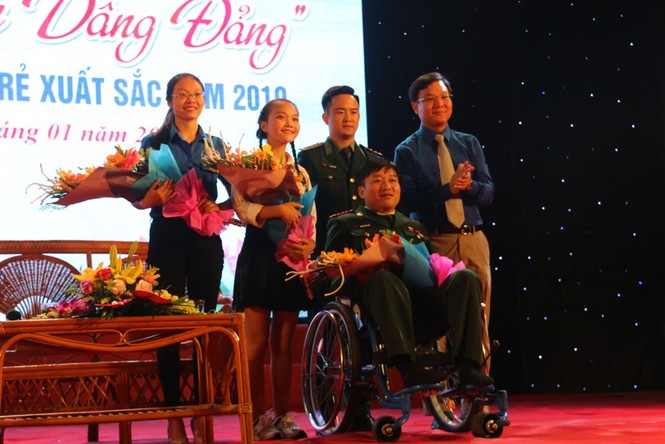 Tỉnh đoàn Nghệ An tổ chức giao lưu và tuyên dương Đảng viên trẻ tiêu biểu - ảnh 2