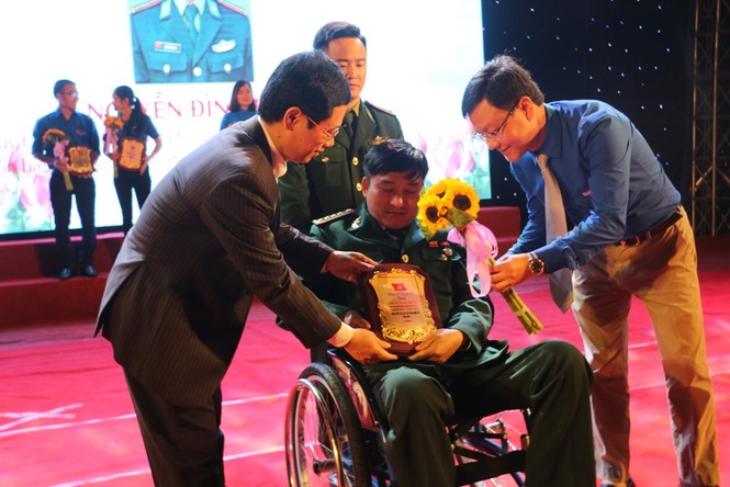 Tỉnh đoàn Nghệ An tổ chức giao lưu và tuyên dương Đảng viên trẻ tiêu biểu - ảnh 3