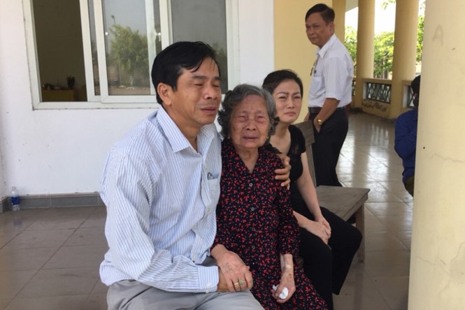Khám nghiệm tử thi cựu cán bộ QLTT bị tử vong tại trại tạm giam - ảnh 2