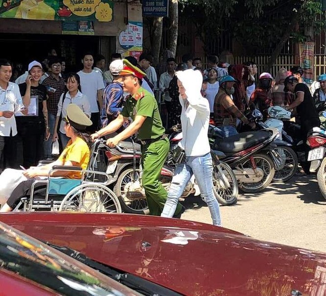 Đề Ngoại ngữ dễ thở, nhiều thí sinh thở phào tự tin đạt 8 điểm - ảnh 33