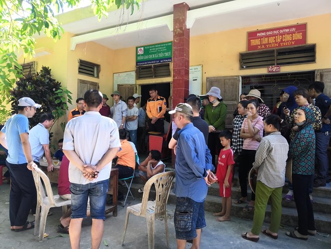 Tàu cá gặp nạn trên biển, 1 người chết, 9 người mất tích: Tang thương quê nghèo - ảnh 3