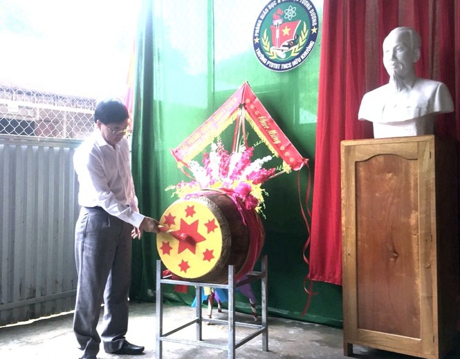 Trường học ở xã nghèo nhất Nghệ An tổ chức khai giảng sớm - ảnh 2