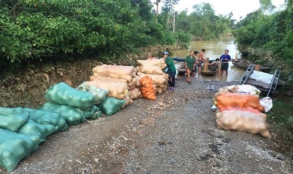 Mưa lũ khiến 5 người chết, người trồng bưởi đặc sản lo tổn thất trăm bề - ảnh 11