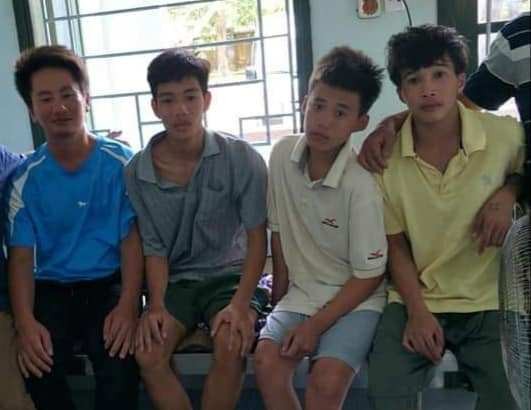 Tàu cá Nghệ An bị chìm trên biển Quảng Bình: Vợ khóc ngất gọi tên chồng - ảnh 4