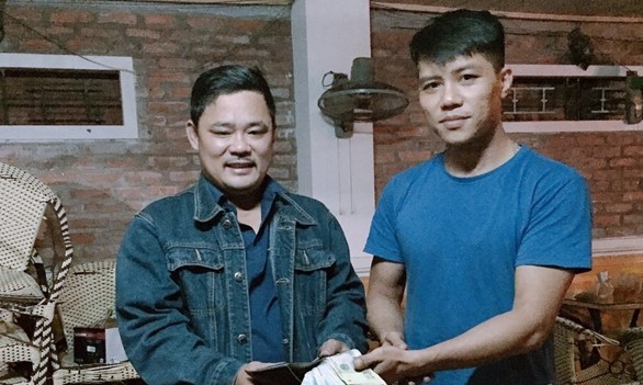 Nhặt được hơn 45 triệu khi vừa xuống xe buýt, người đàn ông tìm chủ nhân trả lại - ảnh 1