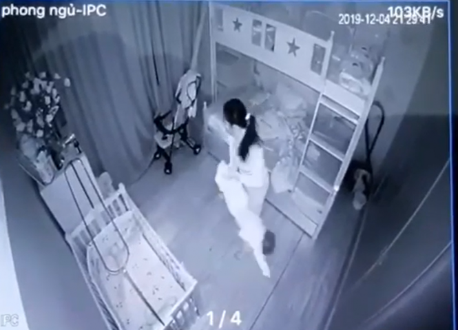 Gia chủ vắng nhà, người giúp việc bạo hành cháu bé 1 tuổi - ảnh 1