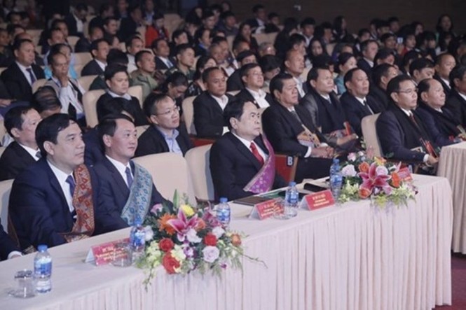 Son sắt nghĩa tình, Trường Sơn Đông – Trường Sơn Tây - ảnh 2