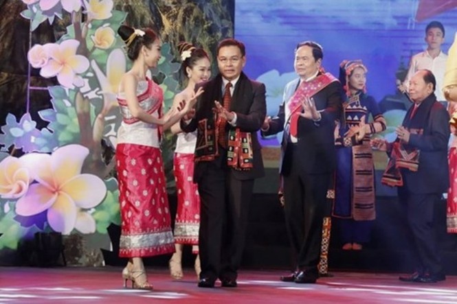 Son sắt nghĩa tình, Trường Sơn Đông – Trường Sơn Tây - ảnh 3