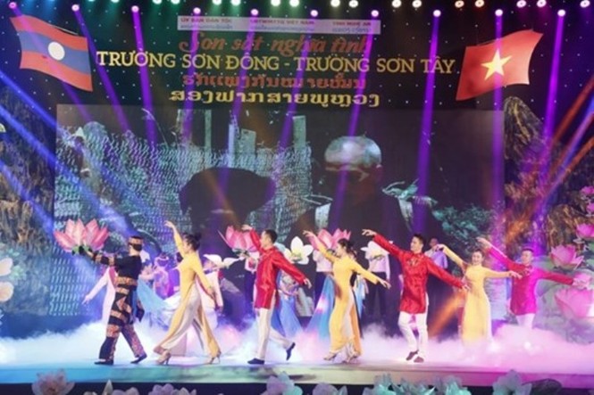 Son sắt nghĩa tình, Trường Sơn Đông – Trường Sơn Tây - ảnh 1