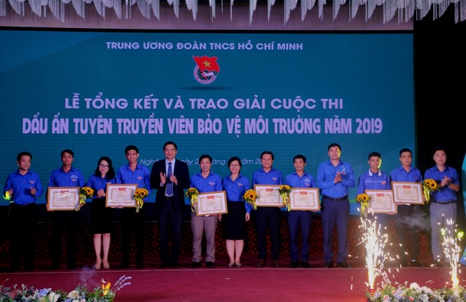 Trung ương Đoàn tổng kết “Dấu ấn tuyên truyền viên bảo vệ môi trường 2019” - ảnh 7