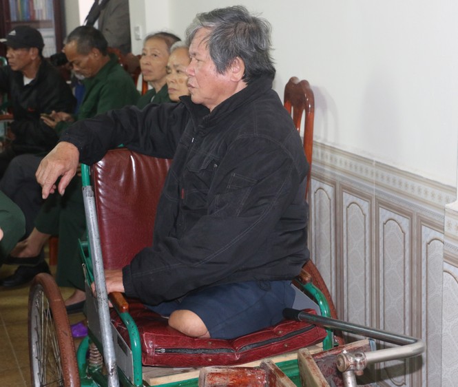 Ngân hàng BIDV và báo Tiền Phong tặng quà Tết thương binh - ảnh 6