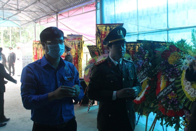 Trung ương Đoàn tặng huy hiệu Tuổi trẻ dũng cảm cho thượng úy hy sinh khi làm nhiệm vụ - ảnh 1