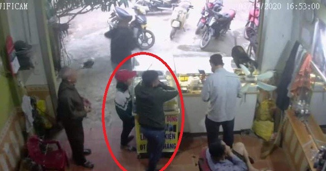 Cô bé 8 tuổi mất tích bí ẩn cùng người đàn ông lạ - ảnh 2 Cô bé 8 tuổi mất tích bí ẩn cùng người đàn ông lạ - ảnh 2