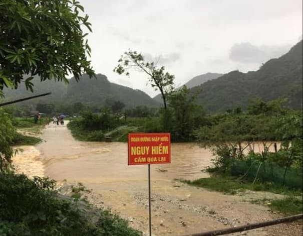 Mưa lớn, nhiều địa phương thuộc tỉnh Nghệ An bị chia cắt - ảnh 1