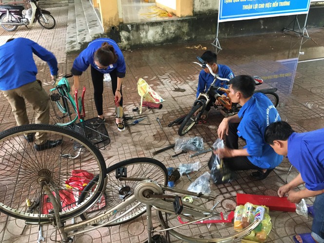 Đoàn thanh niên Hà Tĩnh “biến” phế liệu thành xe đạp tặng cho học sinh nghèo - ảnh 2
